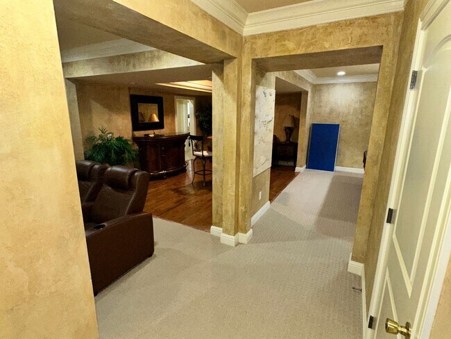Building Photo - BEAUTIFUL, SPACIOUS 5 BR, 4.5 BATH HOME! G...