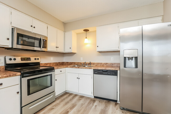Building Photo - 3 Bedroom Home in Nashville
