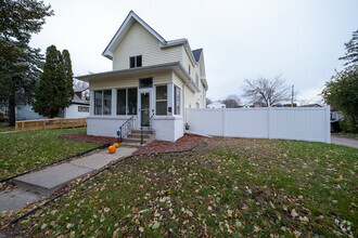 Building Photo - 1414 N Xerxes Ave
