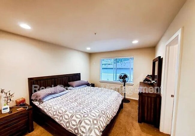 Building Photo - 2115 201st Pl SE