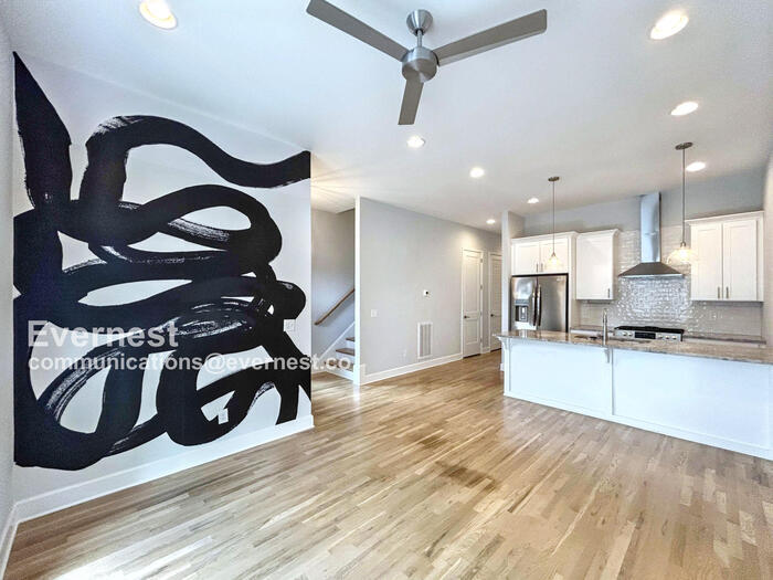 Building Photo - 1930 Herman St