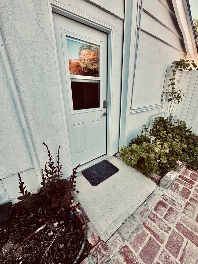 Building Photo - 4624 Gable Dr