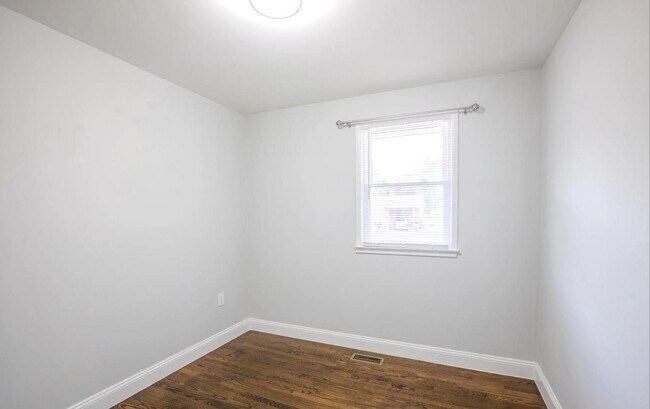 Building Photo - 5707 Alan Dr