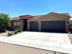 Building Photo - Beautiful 3 Bedroom Home in Central Kingman!