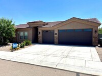 Building Photo - Beautiful 3 Bedroom Home in Central Kingman!