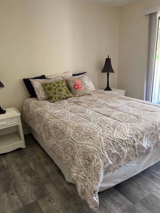 Building Photo - 5403 SE Miles Grant Rd