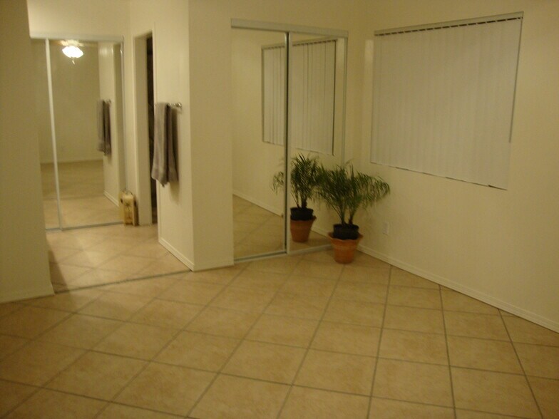 Building Photo - 262 S Santa Fe Ave