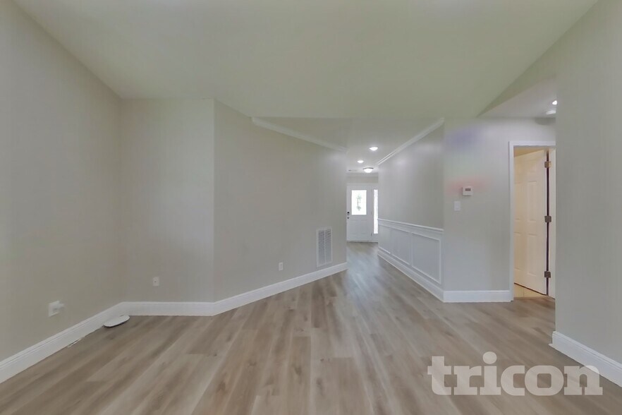 Building Photo - 6745 Biscayne