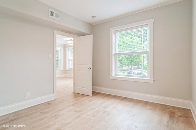 Building Photo - 3601 W Cullom Ave
