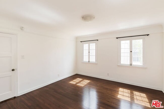 Building Photo - 1054 S Stanley Ave