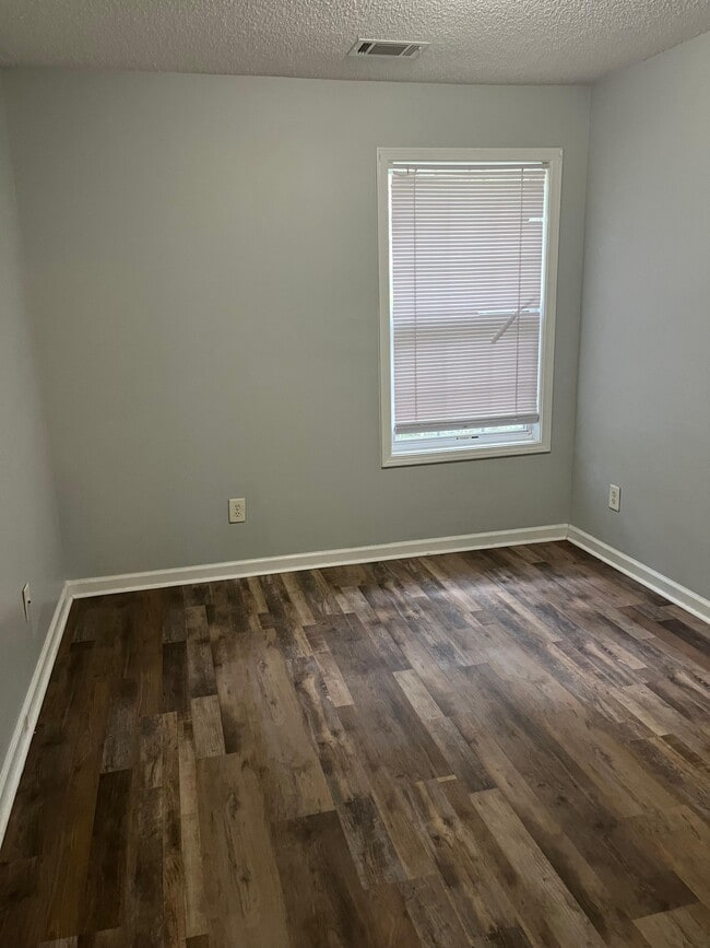 Building Photo - 2731 Halligan Point