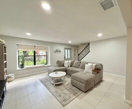 Building Photo - 1088 Raintree Dr