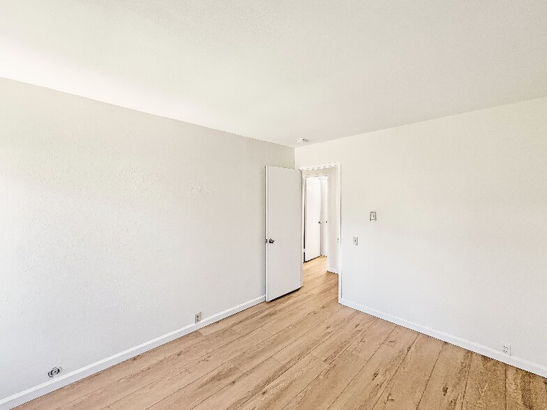 Building Photo - 4360 Vision Dr