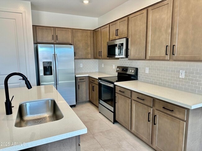 Building Photo - 25253 W Hidalgo Ave