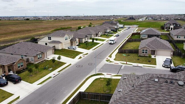 Building Photo - 100 Red Buckeye St