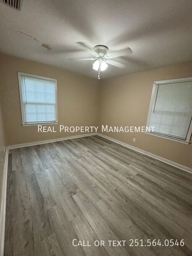 Building Photo - 4440 Nicholl Dr