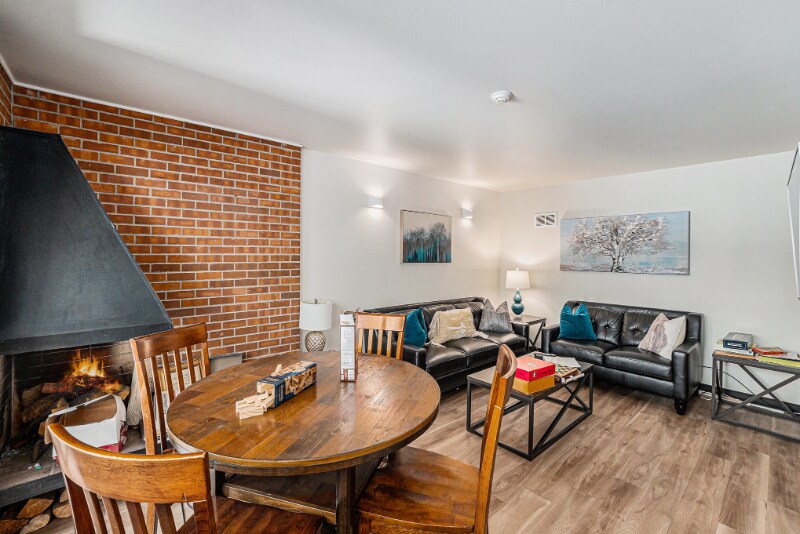 Building Photo - 620 Mathews St