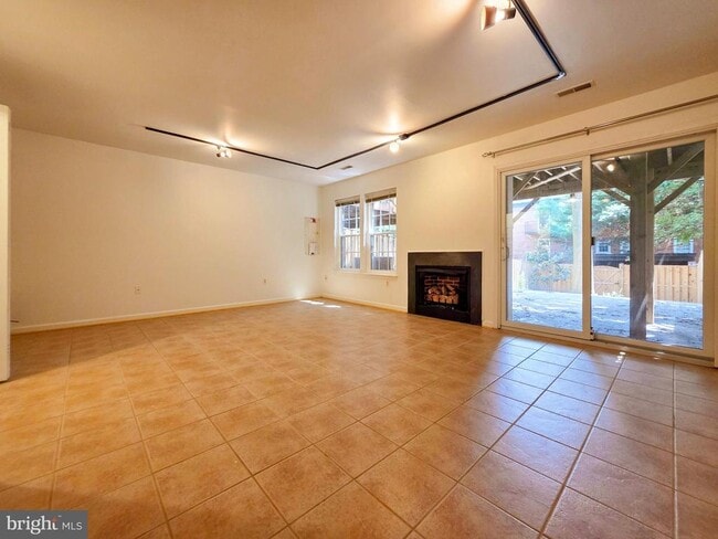 Building Photo - 3809 Elbert Ave