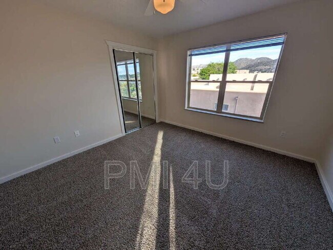 Building Photo - 511 Eugene Ct SE