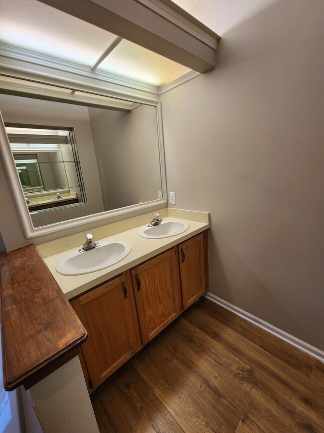 Building Photo - 4 Bedroom Home For Rent in Solon