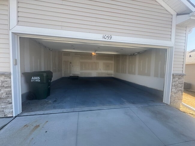 Building Photo - 1059 N 170th Ave