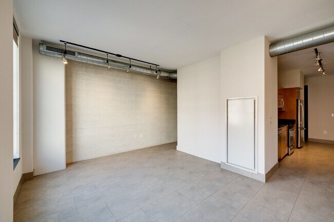 Building Photo - Move-in Ready 1BR 1BA at the Alta is a Min...
