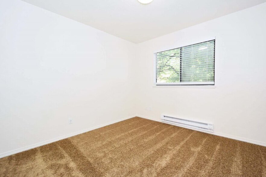 Building Photo - 12085 SW 135th Ave