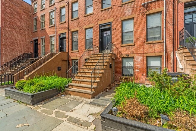 Building Photo - 214 6th St