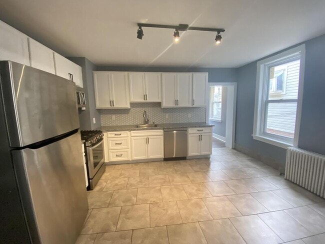 Building Photo - 220 E Marshall St