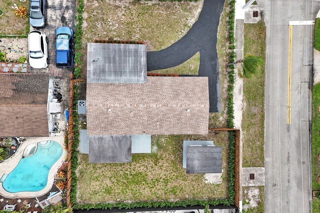 Building Photo - 4BR Corner Home (4th from FL Room) | No HOA | Large Fenced Yard | Move-In Ready