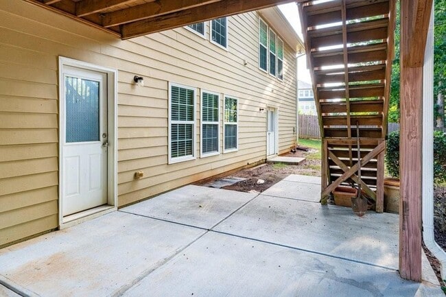 Building Photo - 53 Lakeside Terrace