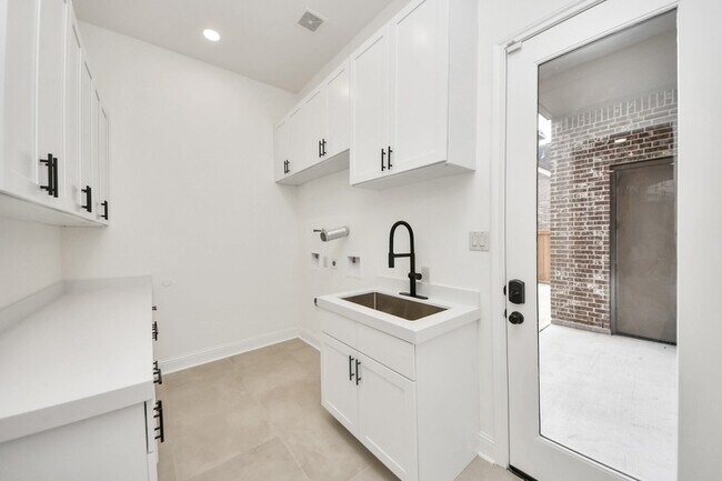 Building Photo - 23514 Bellina Dr