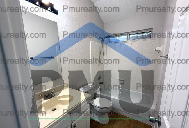Building Photo - AVAILABLE NOW!!! Beautiful 3-Bedroom, 2-Ba...
