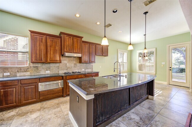 Building Photo - 9230 Hernshead Ln