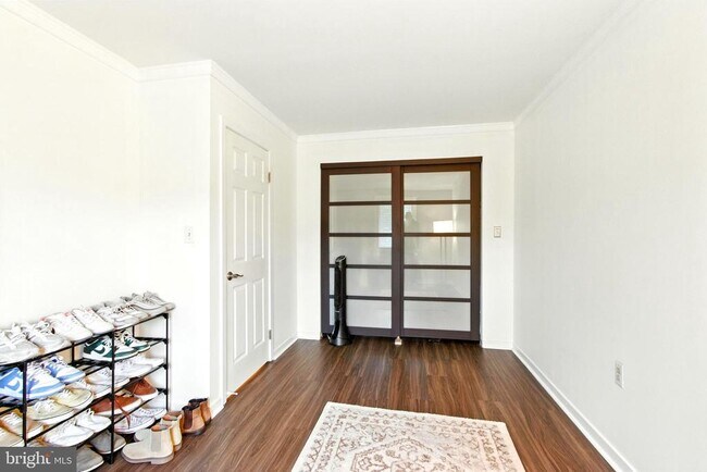 Building Photo - 508 S Charles St