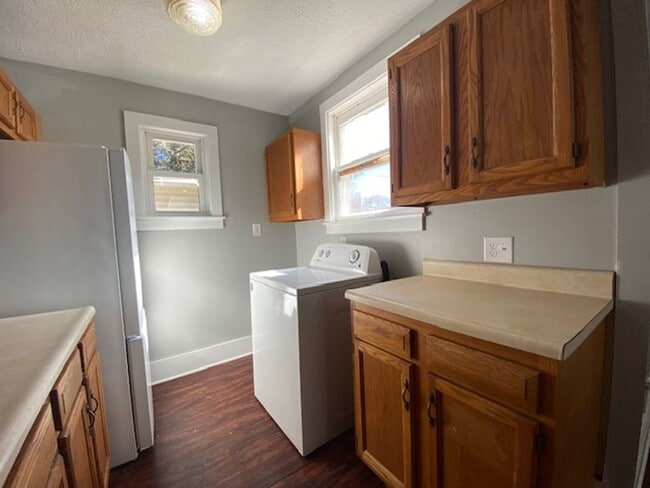 Building Photo - 1-198 1/2 E High St