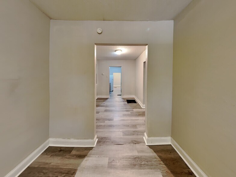 Building Photo - 2027 W 12th St