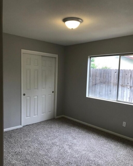 Building Photo - 1939 Meadowwood Ct