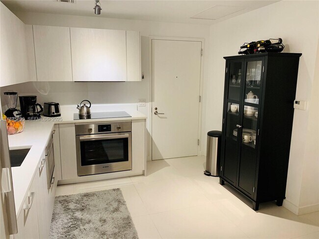 Building Photo - 501 NE 31st St