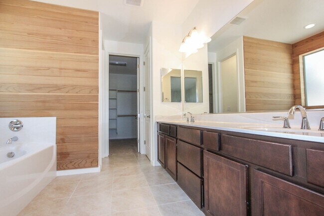 Building Photo - Application Pending- Two Bedroom Plus Den Home in Granite Dells Estates