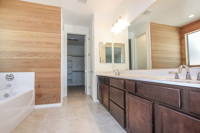 Building Photo - Two Bedroom Plus Den Home in Granite Dells Estates