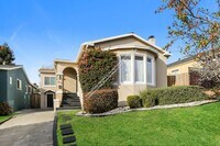 Building Photo - 2615 Maxwell Ave