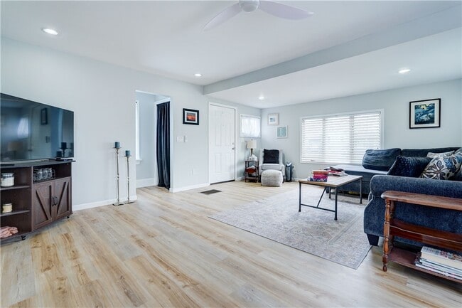 Building Photo - 523 Elmgrove Rd