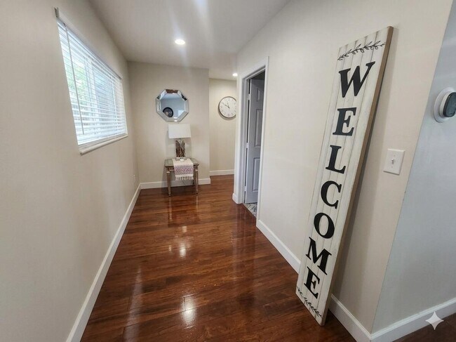 Building Photo - 3440 SW 20th St