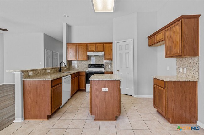 Building Photo - 111 Hackamore Ln