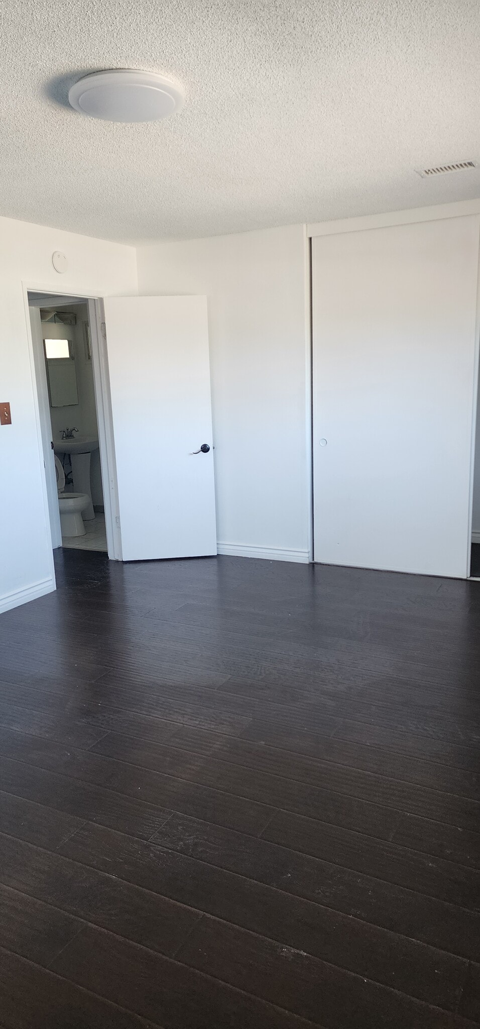 Room4 - 8872 San Vicente Ave