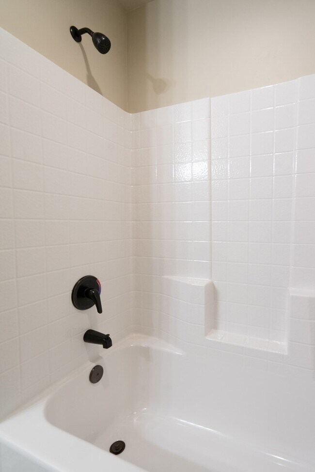 Building Photo - Comfortable Townhome Living with Pool Access