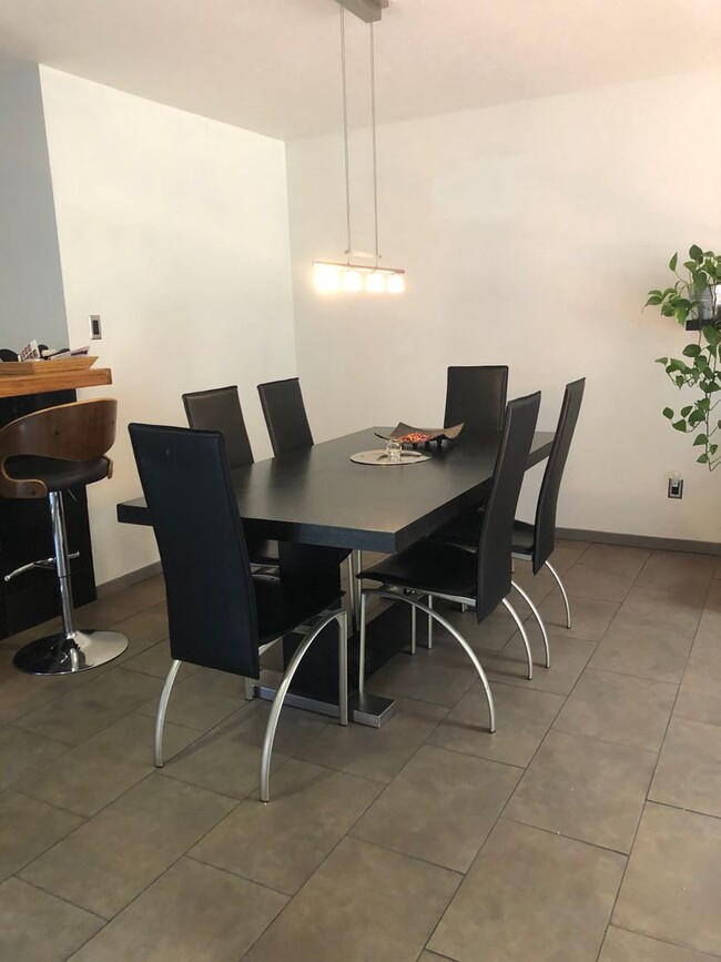 Building Photo - Furnished 2 bedroom 2 bath, WiFi and Garba...