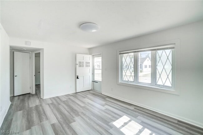 Building Photo - 13117 Wilton Ave