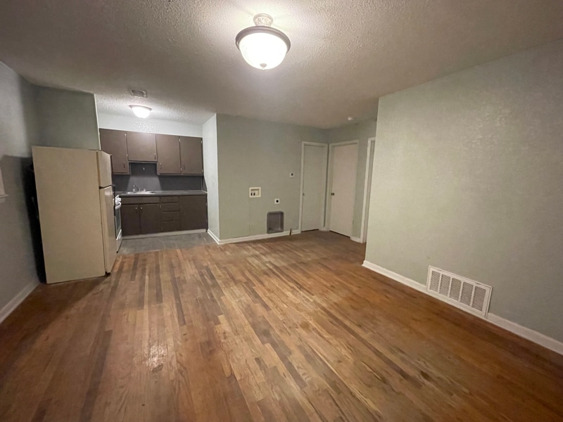 Building Photo - 404 E Madison St